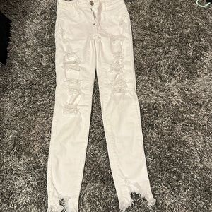AMERICAN EAGLE RIPPED JEANS